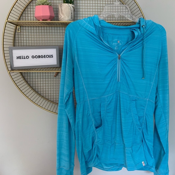 athletic pullover - Picture 2 of 4